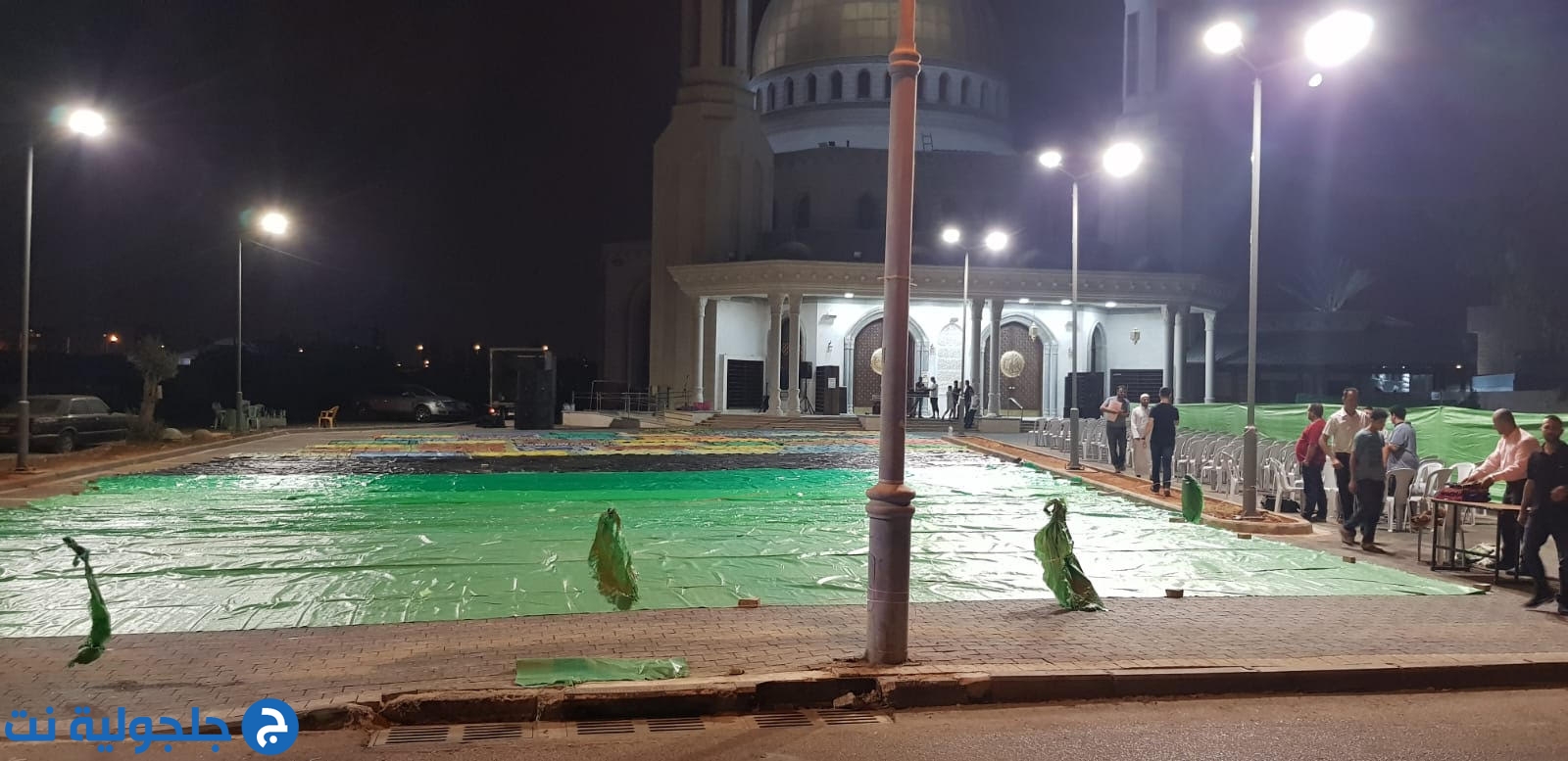 العمل على قدم وساق للتجهيز لصلاة العيد في ساحة مسجد الروضة